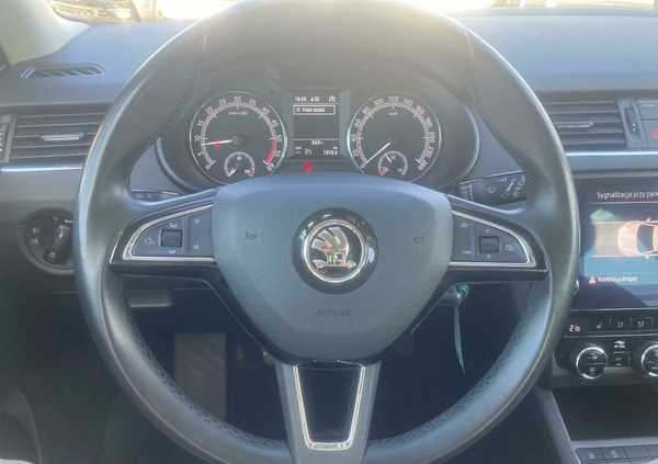 Skoda Octavia cena 61900 przebieg: 130950, rok produkcji 2019 z Przysucha małe 466